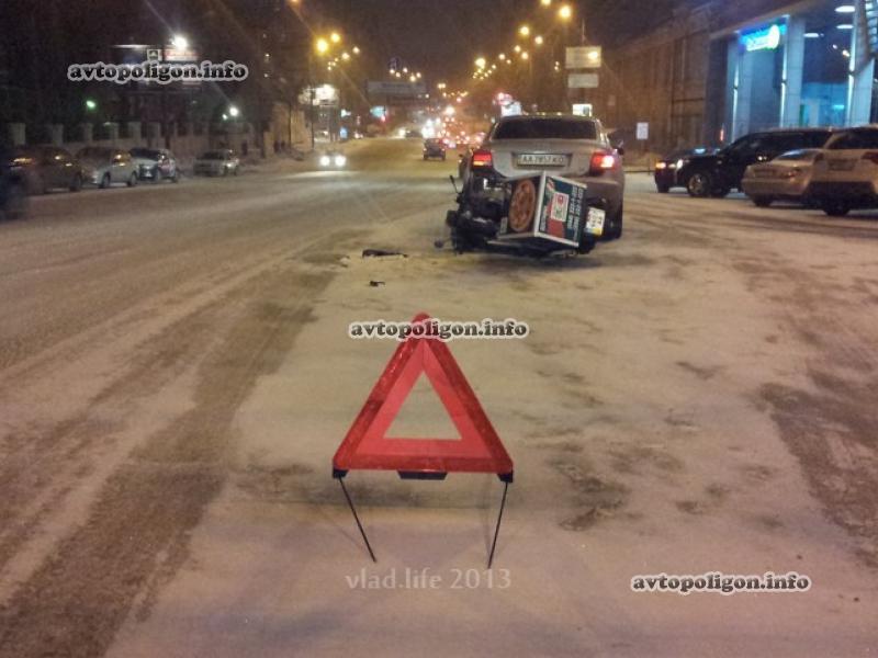 В Киеве скутер на снегу и при -10°С не довез пиццу, попав в ДТП