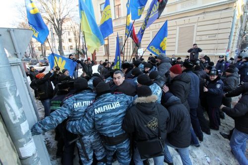 Після мітингу в Чернівцях міліціонер потрапив до лікарні