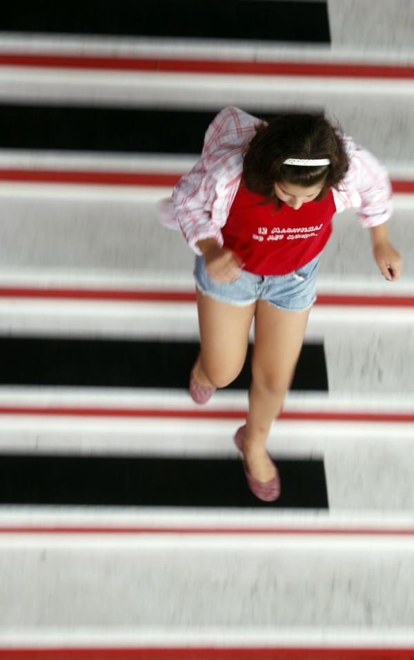 Музыкальная лестница-пианино на ж/д вокзале. Фото, Видео  