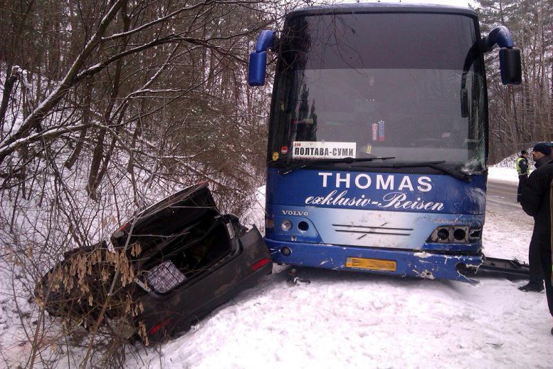 На Полтавщине "Шевроле" разбился об автобус: трое погибших