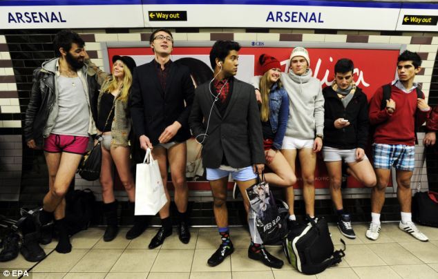 Пасажири метро по всьому світу відзначили день без штанів