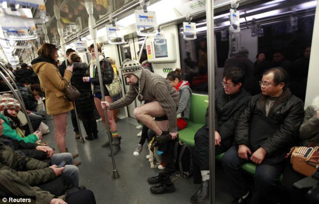 Пассажиры метро по всему миру отметили день без штанов