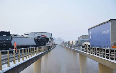 У Швеції зіткнулися близько 100 машин