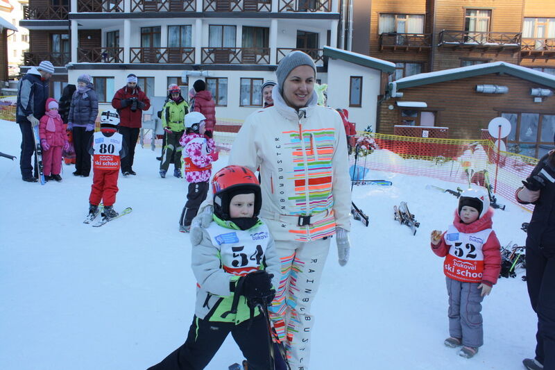 Клочкова поставила свого дворічного сина на лижі. Відео