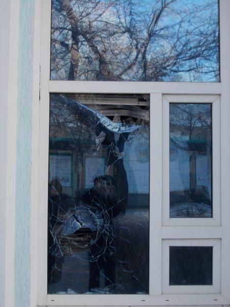 У Криму невідомі напали на офіс комуністів. Фото