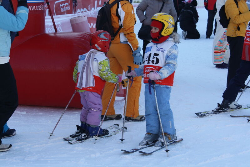 Клочкова поставила свого дворічного сина на лижі. Відео