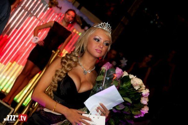 Харківська блондинка-прокурор стала зіркою Інтернету. Фото
