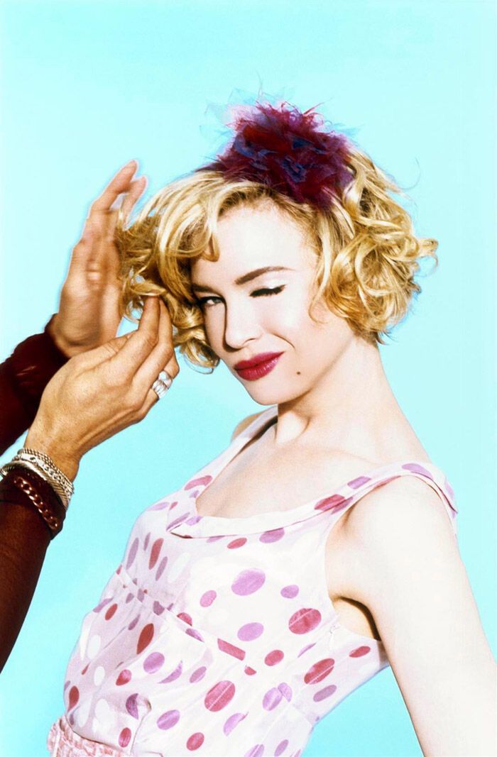 Рене Зеллвегер с Мэрилин Монро на голове