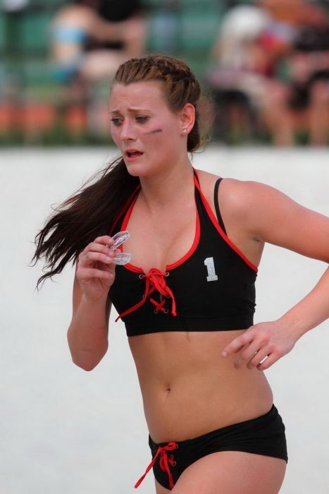 В футбол играют только сексуальные девушки. фото