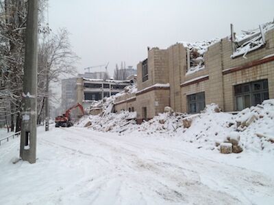 В Киеве сносят здание "Пресса Украины"