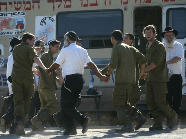 Израильские солдаты устроили танцевальные соревнования. Видео
