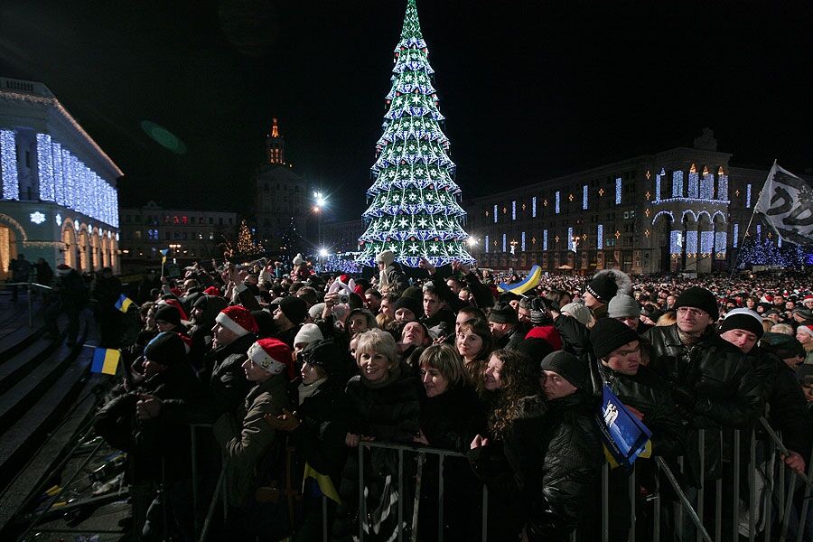 Попов с семьей встречал Новый год на Майдане