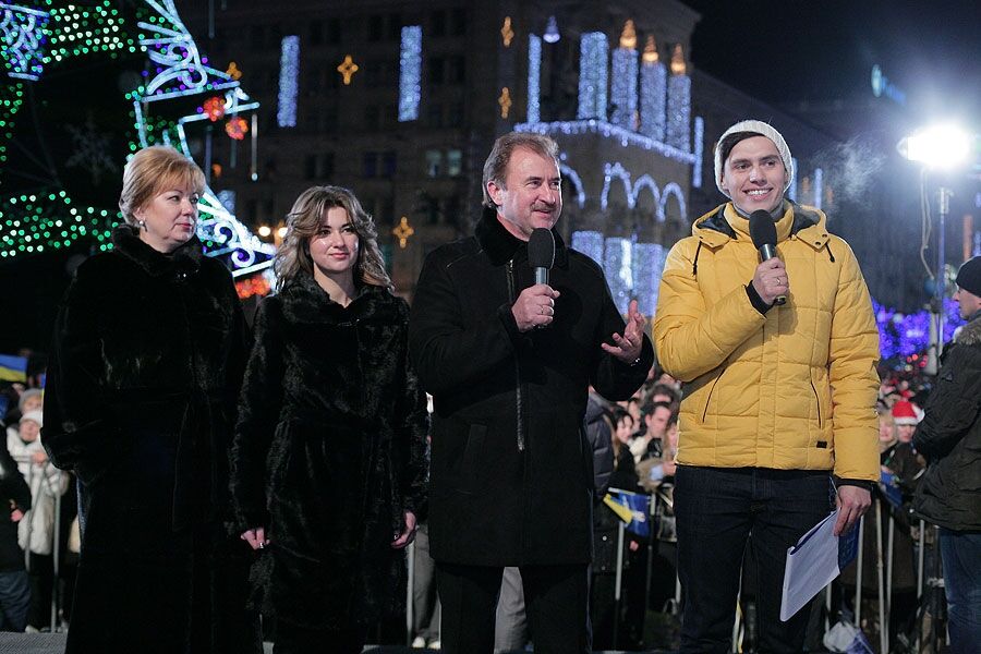 Попов с семьей встречал Новый год на Майдане