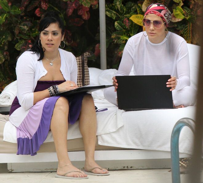 Лопес отдыхает на берегах Атлантического океана. Фото