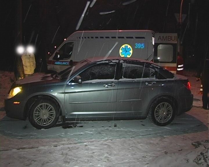 ДТП в Киеве: девушка на "Крайслере" не пропустила "скорую"