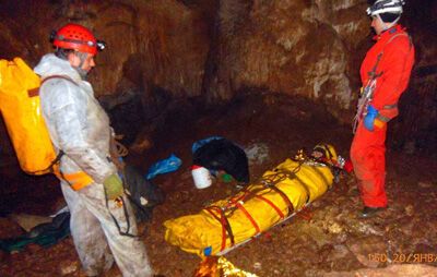 В Крыму спелеолога убил упавший в пещеру автомобиль. Фото