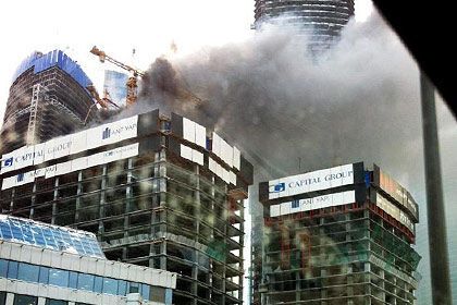 В российской столице вновь горит "Москва-Сити". Видео