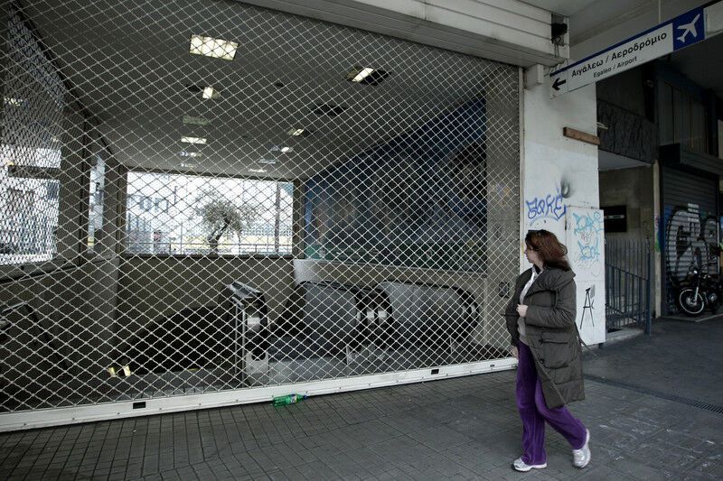 В Афинах полиция разогнала бастующих работников метро