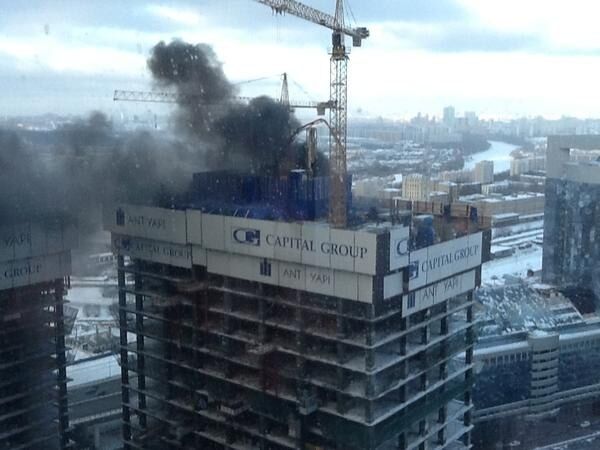 В российской столице вновь горит "Москва-Сити". Видео