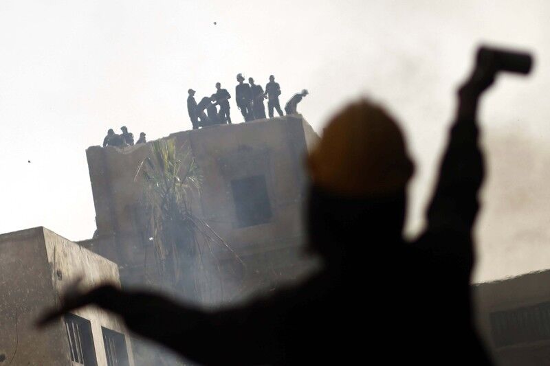 Полиция в Каире разгоняет протестующих слезоточивым газом