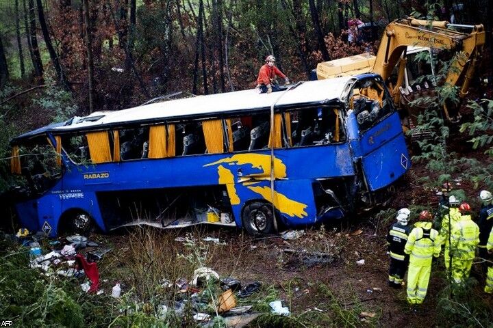 У Португалії автобус зірвався в яр: загинули 10 людей