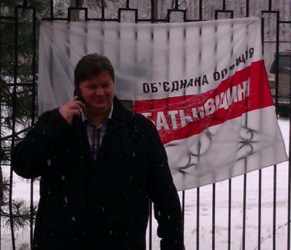Под больницей Тимошенко поют колядки. Фото