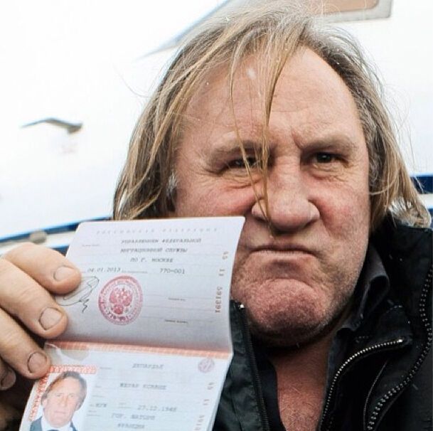 Депардье получил от Путина паспорт РФ. Фото. Видео