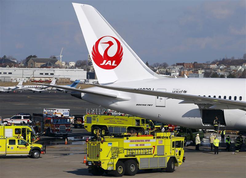 В аэропорту Бостона загорелся Boeing-787. Видео