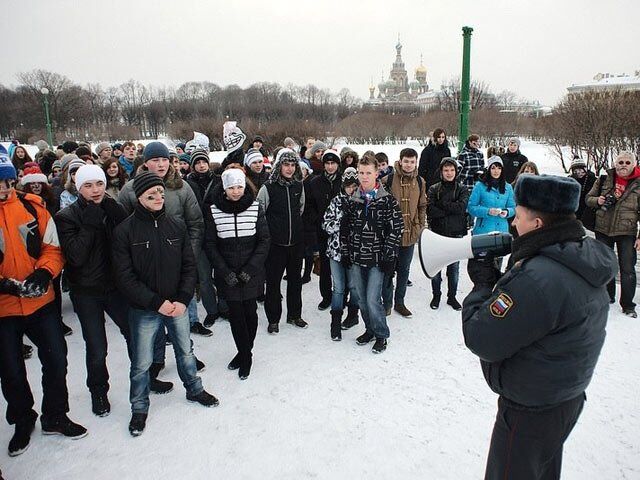 В Питере полиция разогнала участников массовой игры в снежки