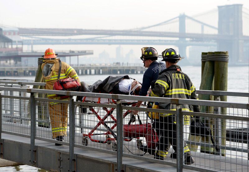 В Нью-Йорке потерпел крушение пассажирский паром