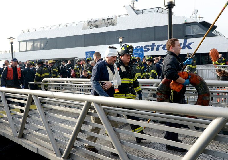 В Нью-Йорке потерпел крушение пассажирский паром