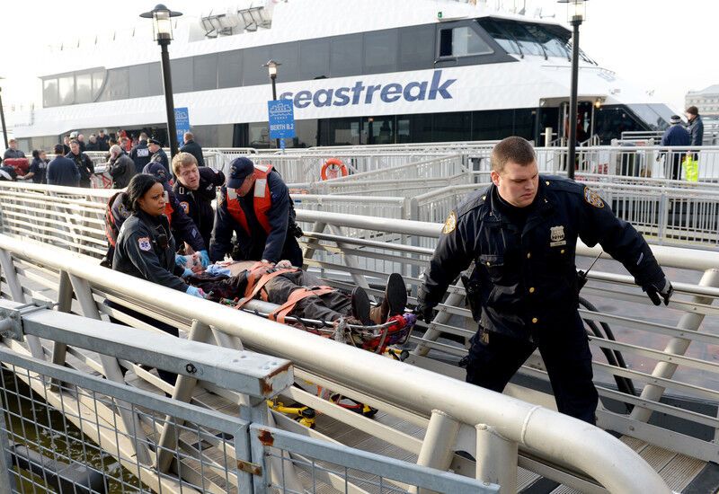 В Нью-Йорке потерпел крушение пассажирский паром