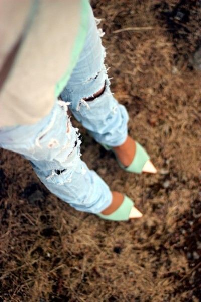 Какие дыры на джинсах самые актуальные