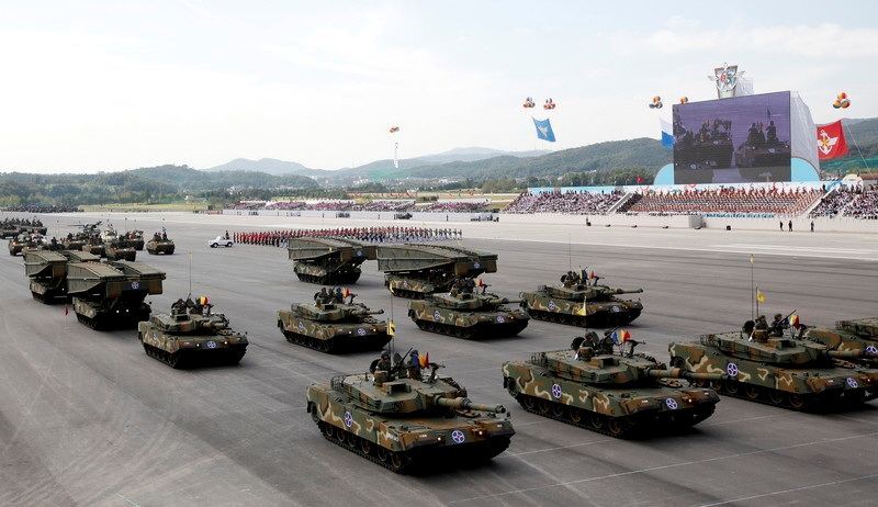 Южная Корея провела крупнейший за 10 лет военный парад