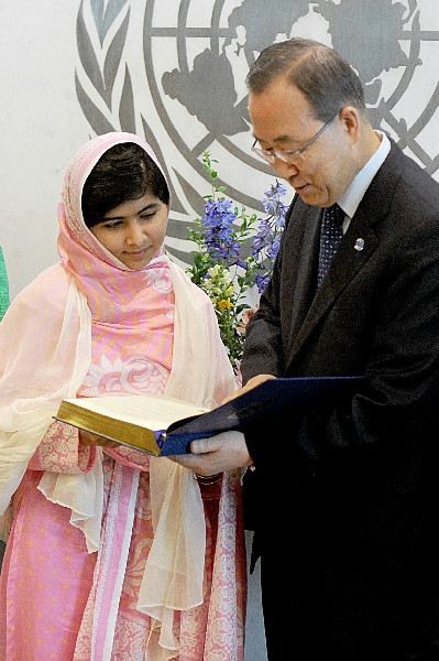 Поранена талібами дівчинка з Пакистану отримала премію Сахарова