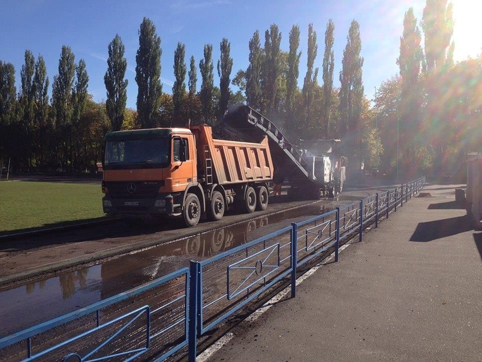 В Киеве начали ремонт стадиона "Пионер"