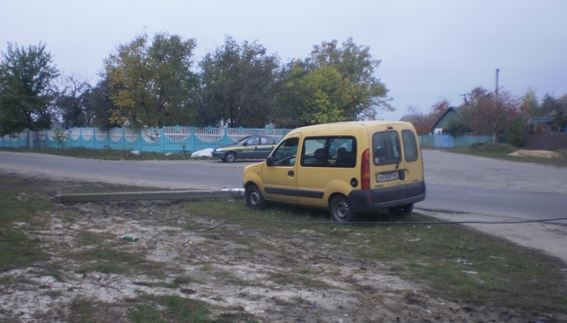 На Житомирщині міліціонера вбив стовп, в який врізалася машина