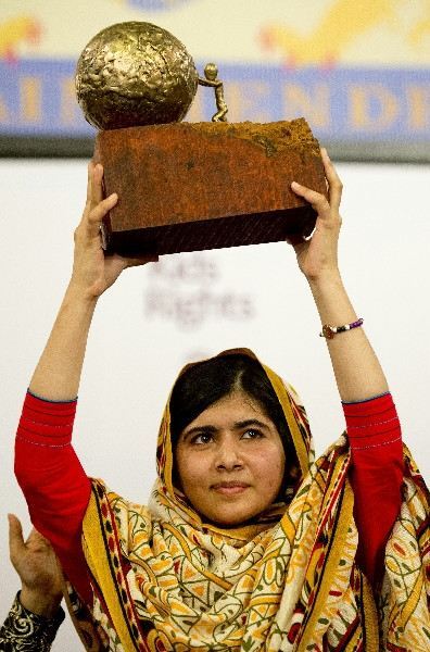 Раненная талибами девочка из Пакистана получила премию Сахарова