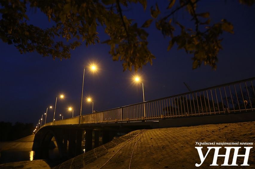 Венецианский мост по вечерам "посинеет"