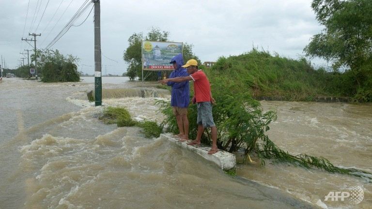 Мощный тайфун обрушился на Филиппины: есть жертвы