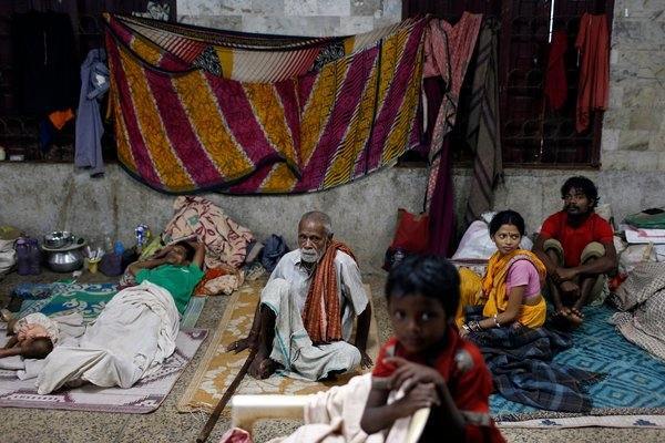 В Индии количество эвакуированных из-за шторма достигло миллиона