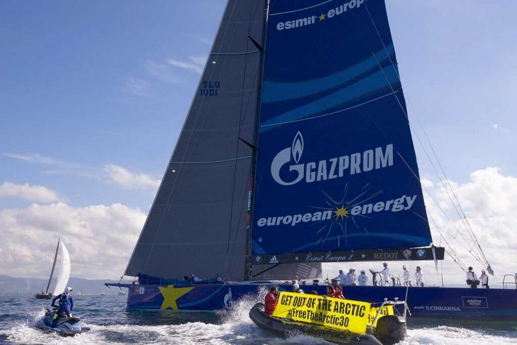 Активисты "Гринпис" атаковали яхту "Газпрома" в Италии