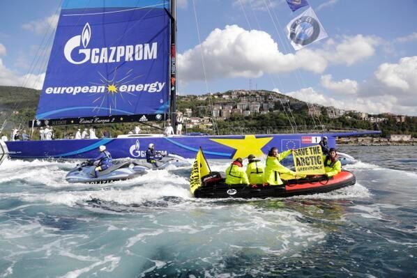 Активисты "Гринпис" атаковали яхту "Газпрома" в Италии