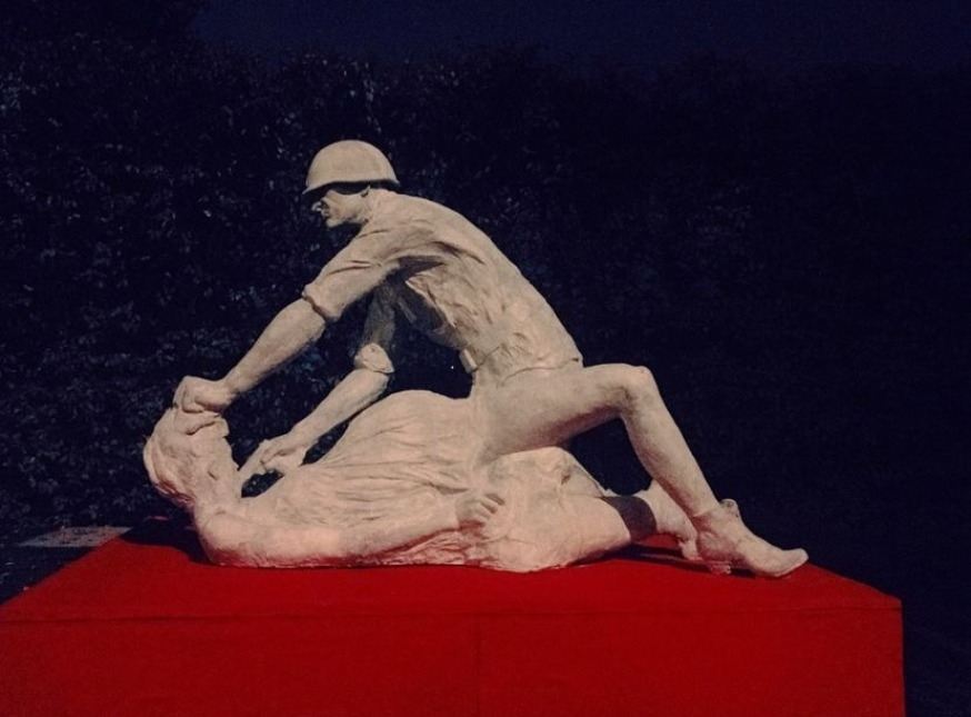 В Гданьске скульптура советского солдата-насильника простояла одну ночь