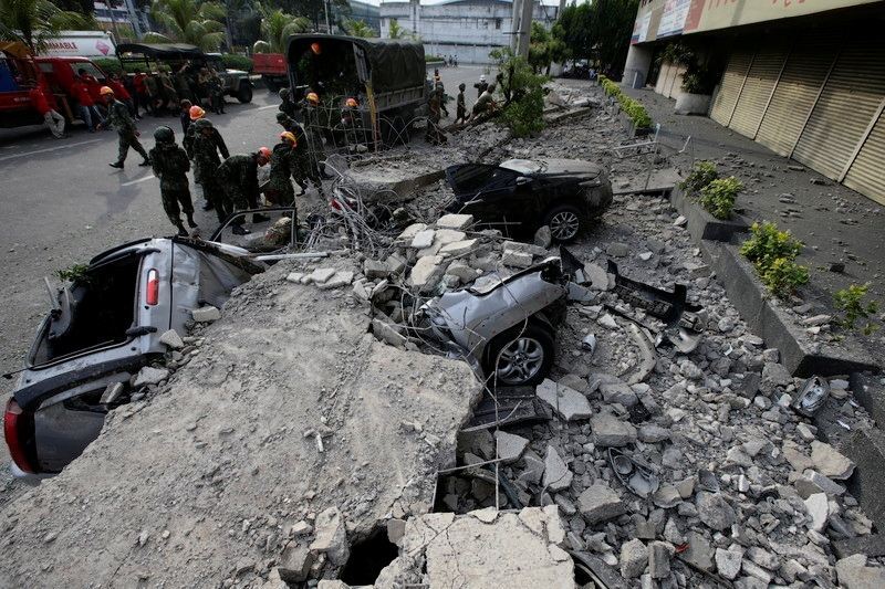 Число жертв землетрясения на Филиппинах перевалило за сотню