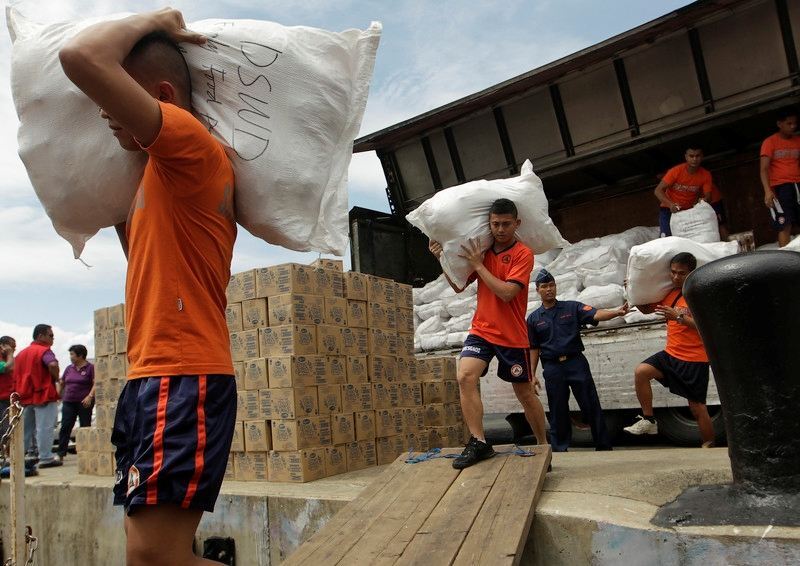 Число жертв землетрусу на Філіппінах перевалило за сотню