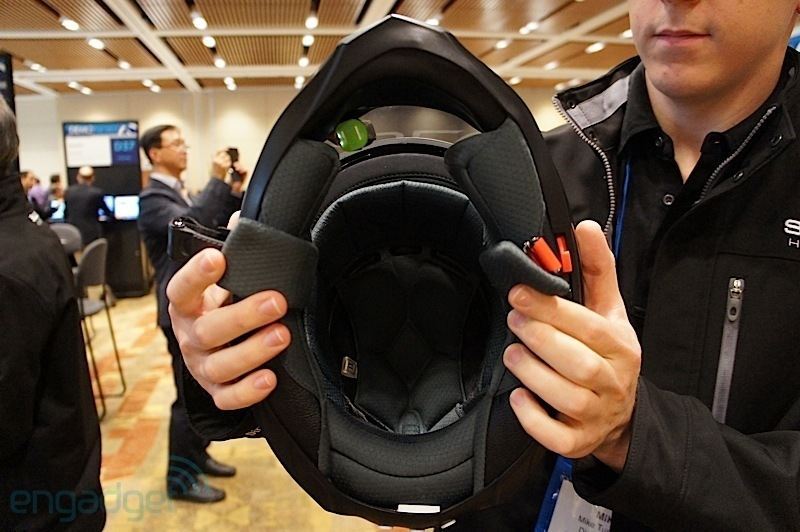 Создан мотошлем на базе Android