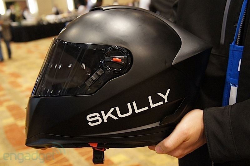 Создан мотошлем на базе Android