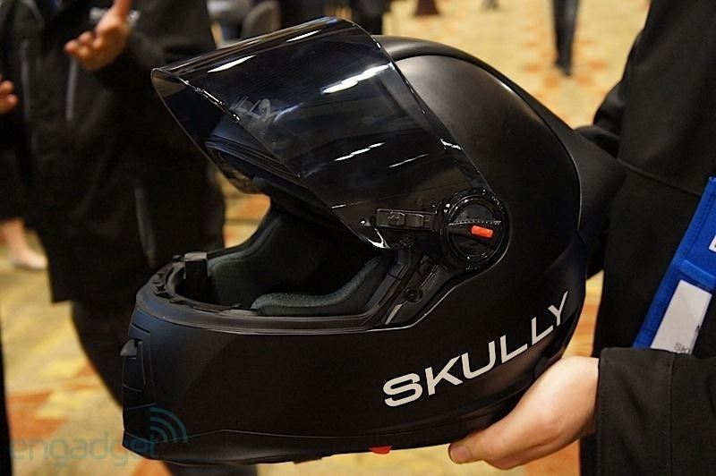 Создан мотошлем на базе Android