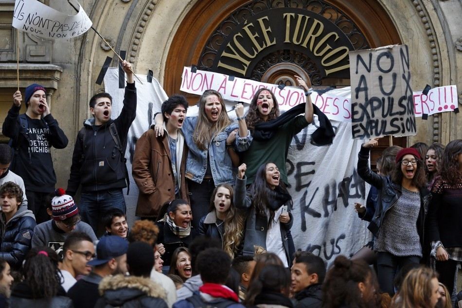 В Париже протесты из-за депортации ученицы-цыганки